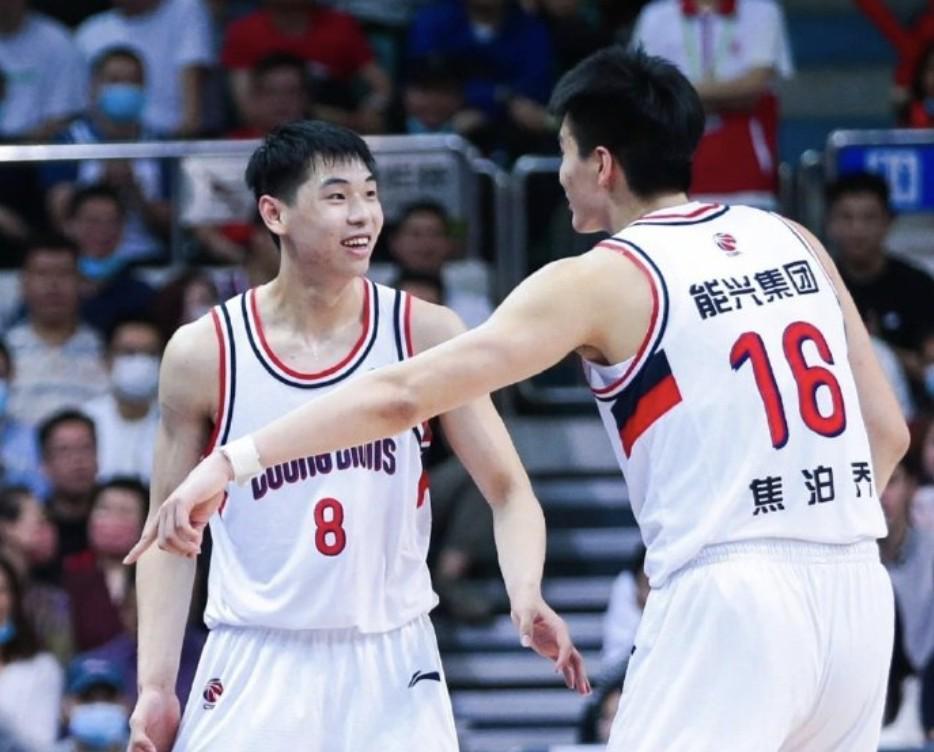 媒体人：广东付出高额转会费和徐昕换回崔永熙，徐昕有回购条款